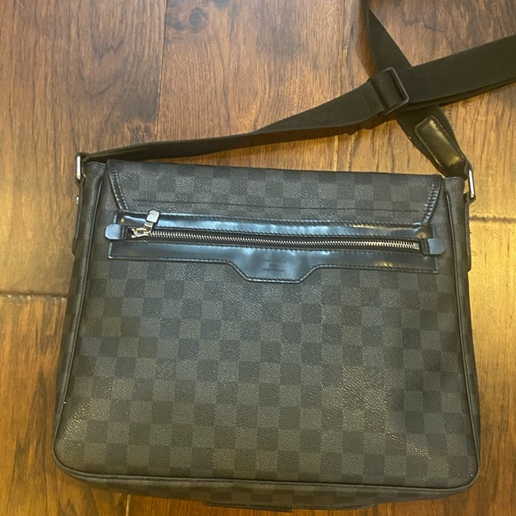 Louis Vuitton Damier Graphite Renzo Messenger Bag - Picture 2 of 12